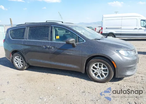 2020 Chrysler Voyager Lxi z USA, uszkodzony, nr VIN 2C4RC1DG1LR261174